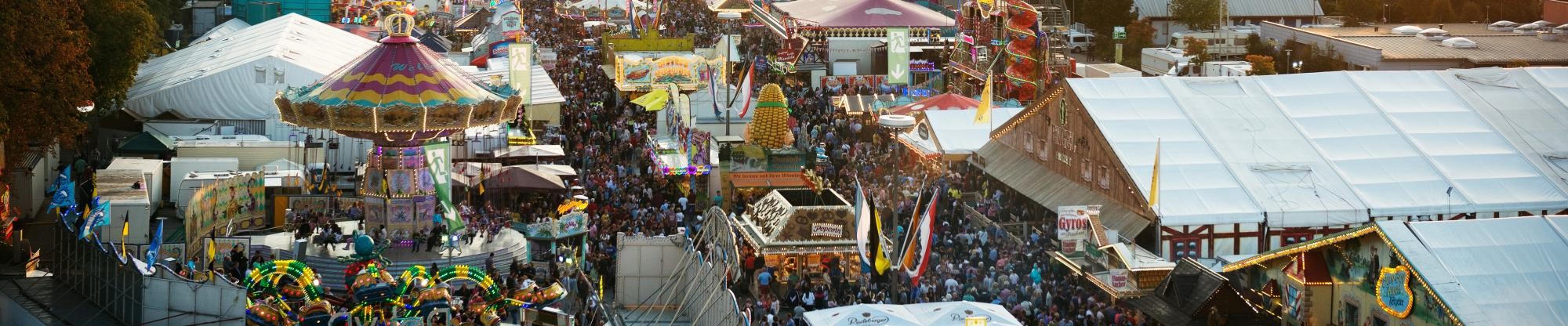 Luftaufnahme von Volksfestplatz